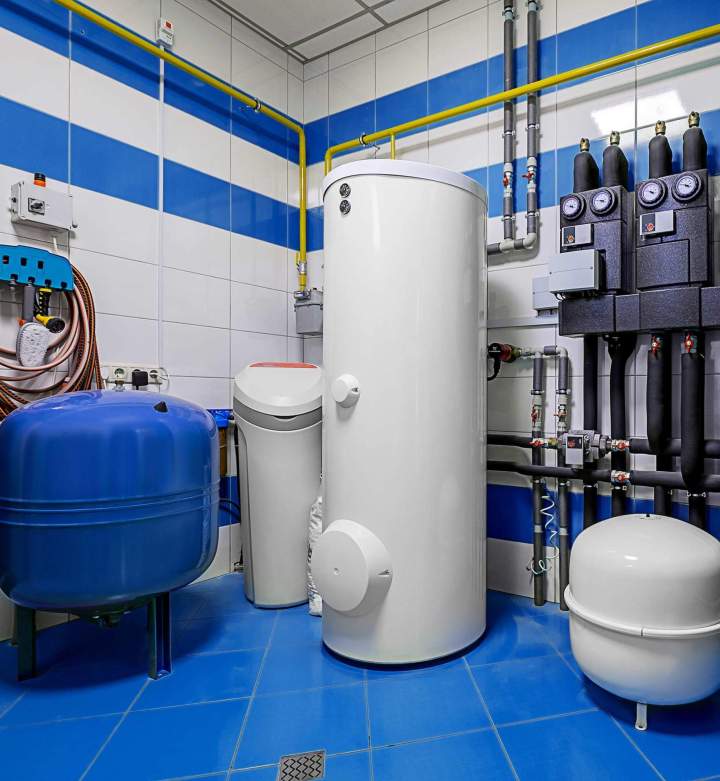 Installation d'adoucisseurs pour une eau de meilleure qualité.